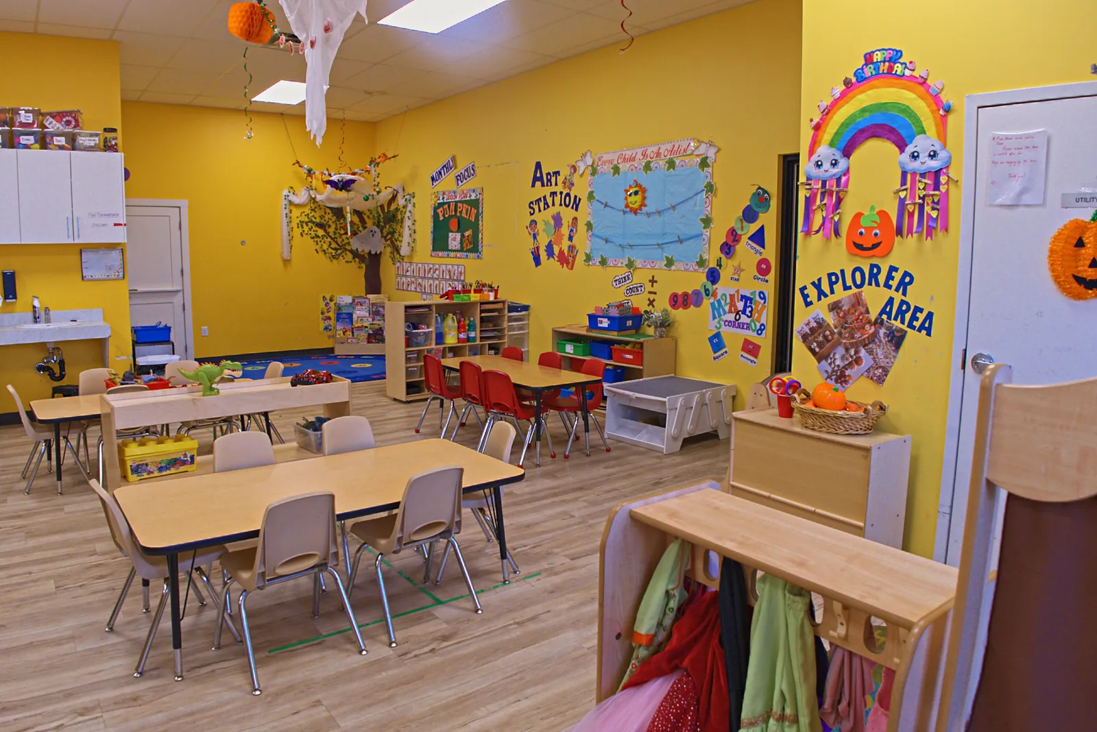 Art station, math corner and explorer area in the sunshine room